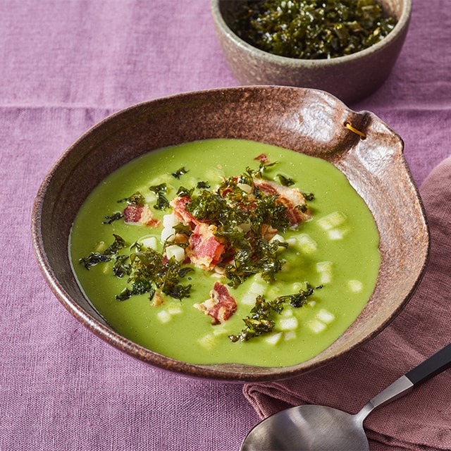 Boerenkoolsoep met pancetta en gefrituurde boerenkool